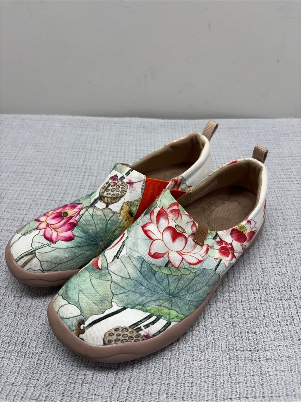 UIN Toledo Canvas Loafer Slip On Shoes Painted Art Tranquil Lotus Women 6 Comfor